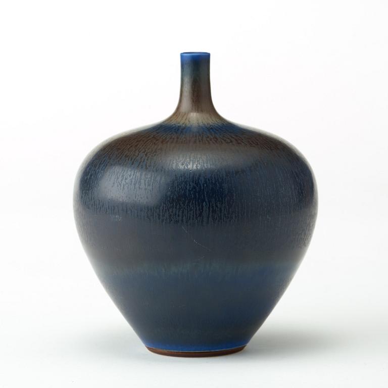 A Berndt Friberg stoneware vase, Gustavsberg studio, Sweden 1967.