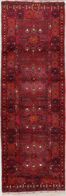 MATTA. semiantik, Beshir. Ca 255x85 cm.