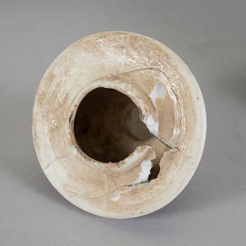 VASER ett par samt URNA, porslin, Kina, omkring sekelskiftet 1900 respektive modern tillverkning.