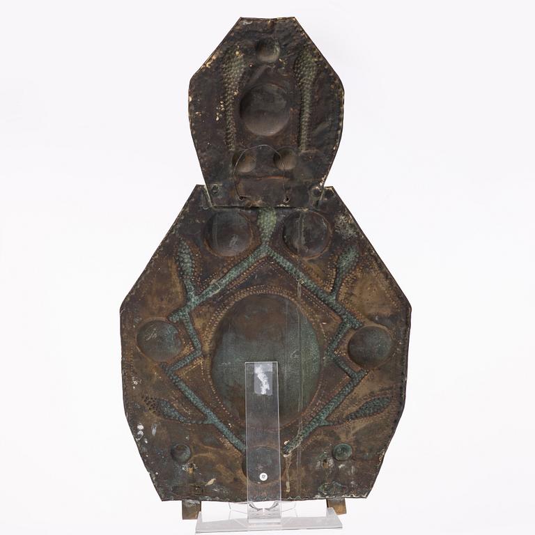 A pair of Baroque style light plates, 19th century.