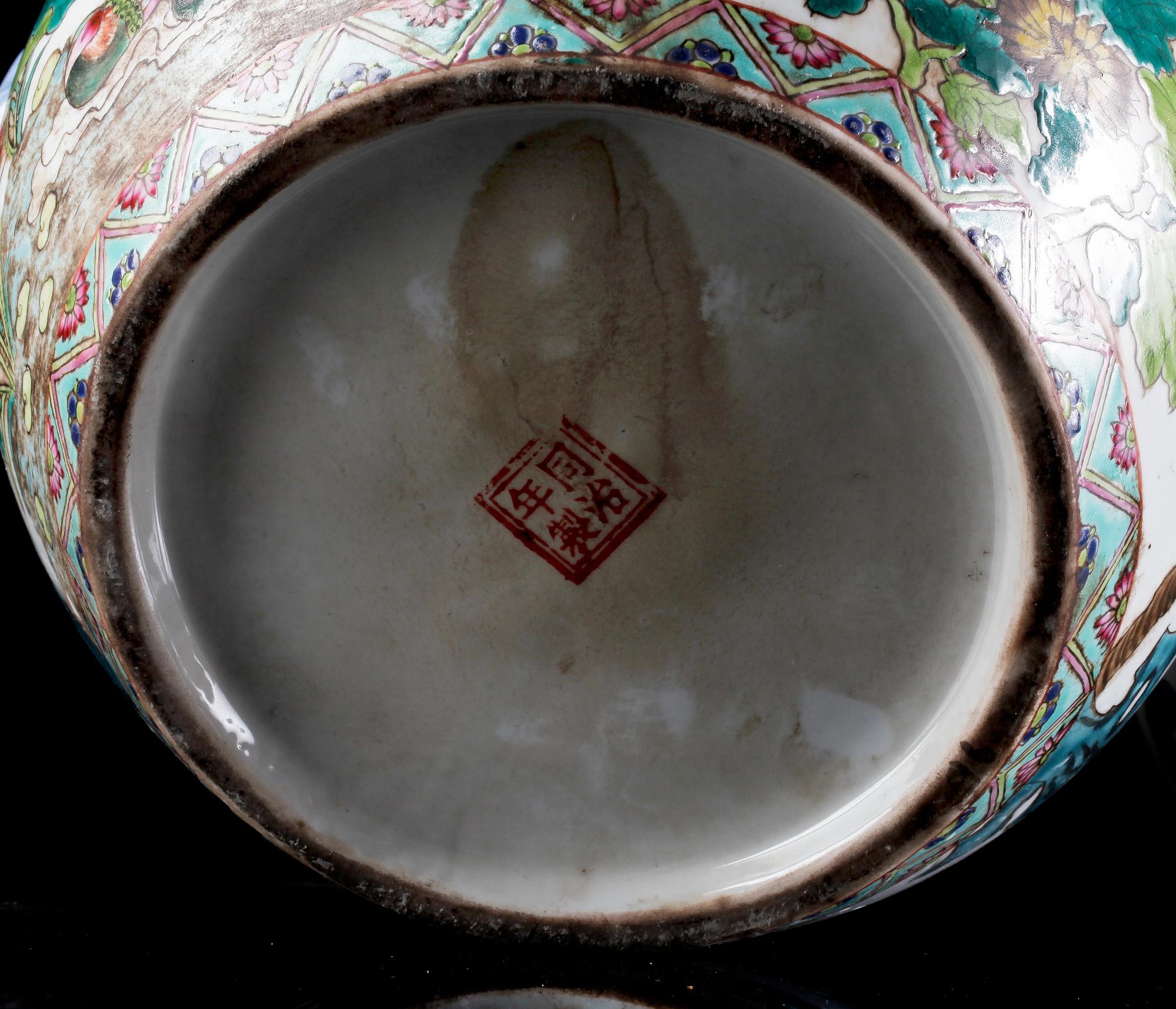 KRUKOR MED LOCK, ett par, porslin, Kina, 1900-tal.