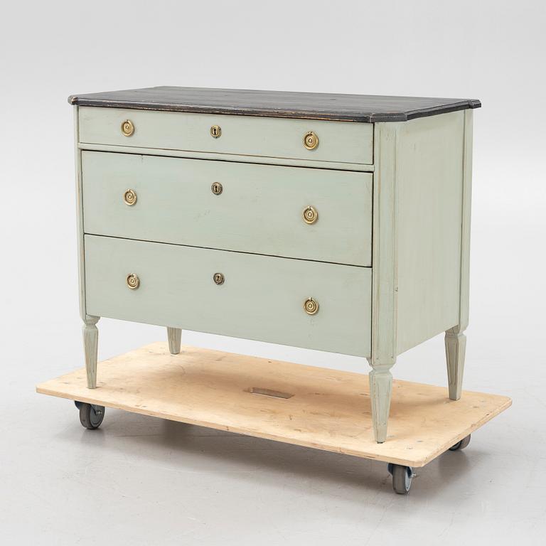 A painted Gustavian style chest of drawers, early 20th Century.