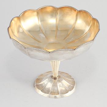 SKÅL PÅ FOT, silver och ben, Göteborg, 1923. Vikt 410 g.