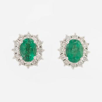 Earrings, one pair, 18K white gold with emeralds and brilliant-cut diamonds.