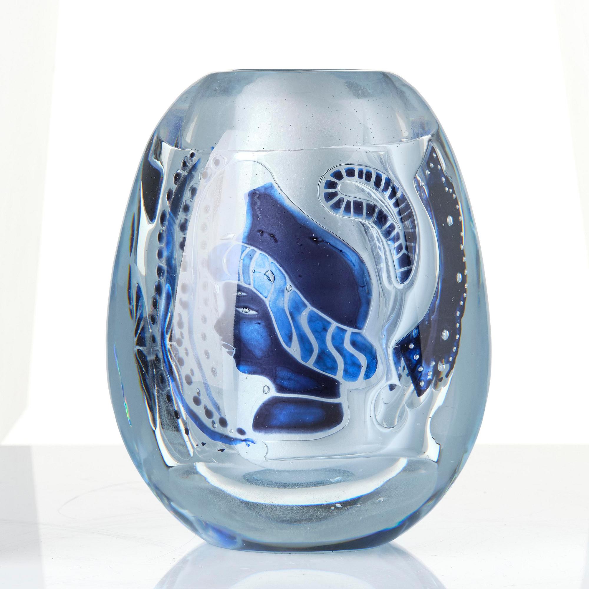 Edvin Öhrström, an ariel glass vase, Orrefors, Sweden, 1939, no. 188.