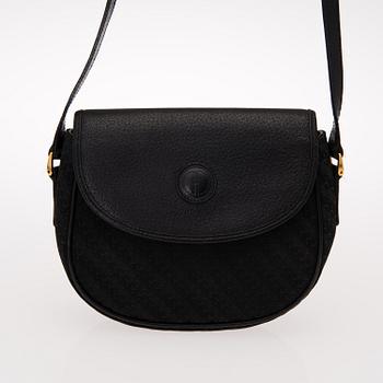 TWO VINTAGE GUCCI BAGS.