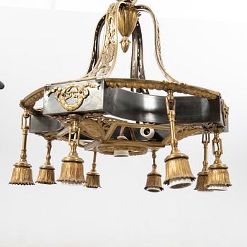 Taklampa Empire-stil omkring 1900.