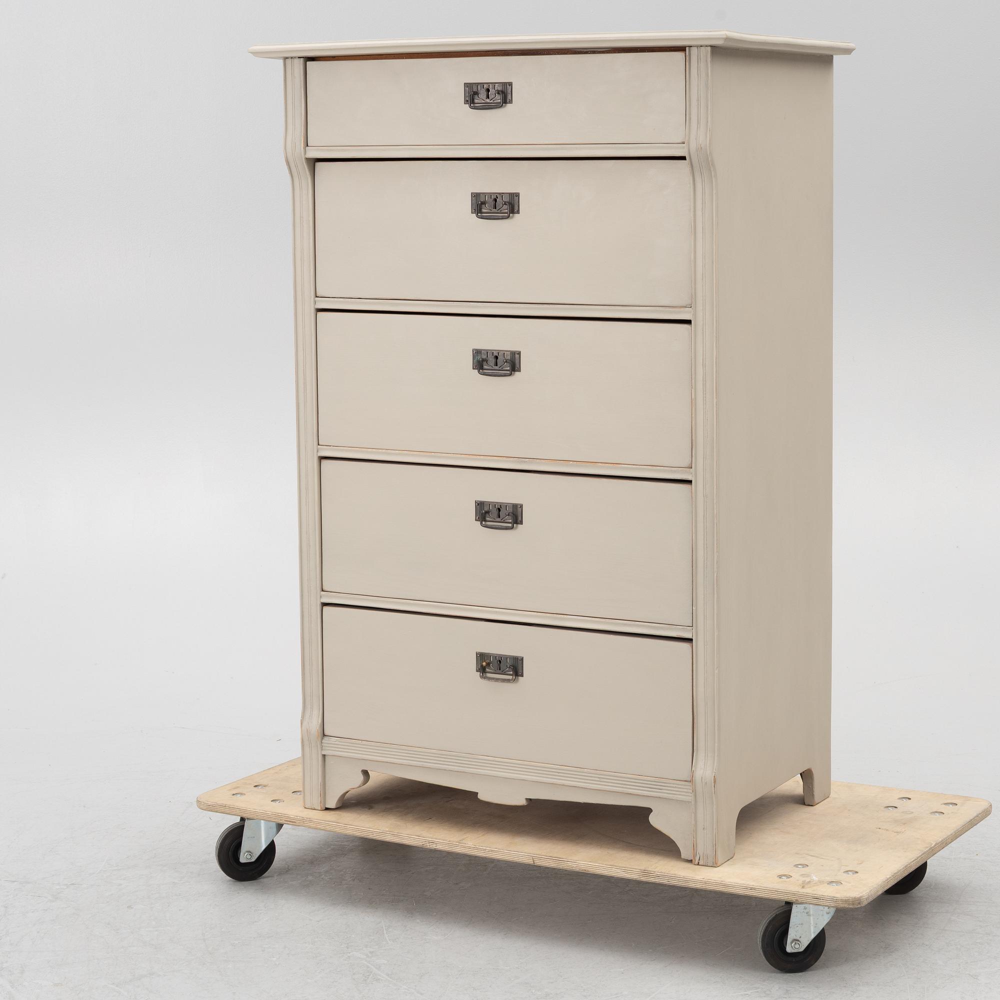 Chest of drawers, early 20th century.