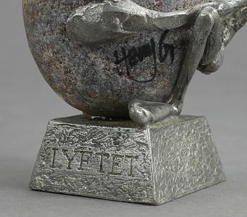 SKULPTUR, "Lyftet", signerad, Henry Gustafsson, 1978.