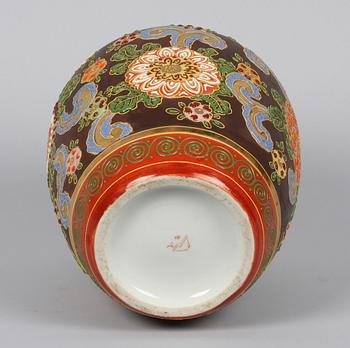 URNA MED LOCK, porslin, satsuma, Japan.