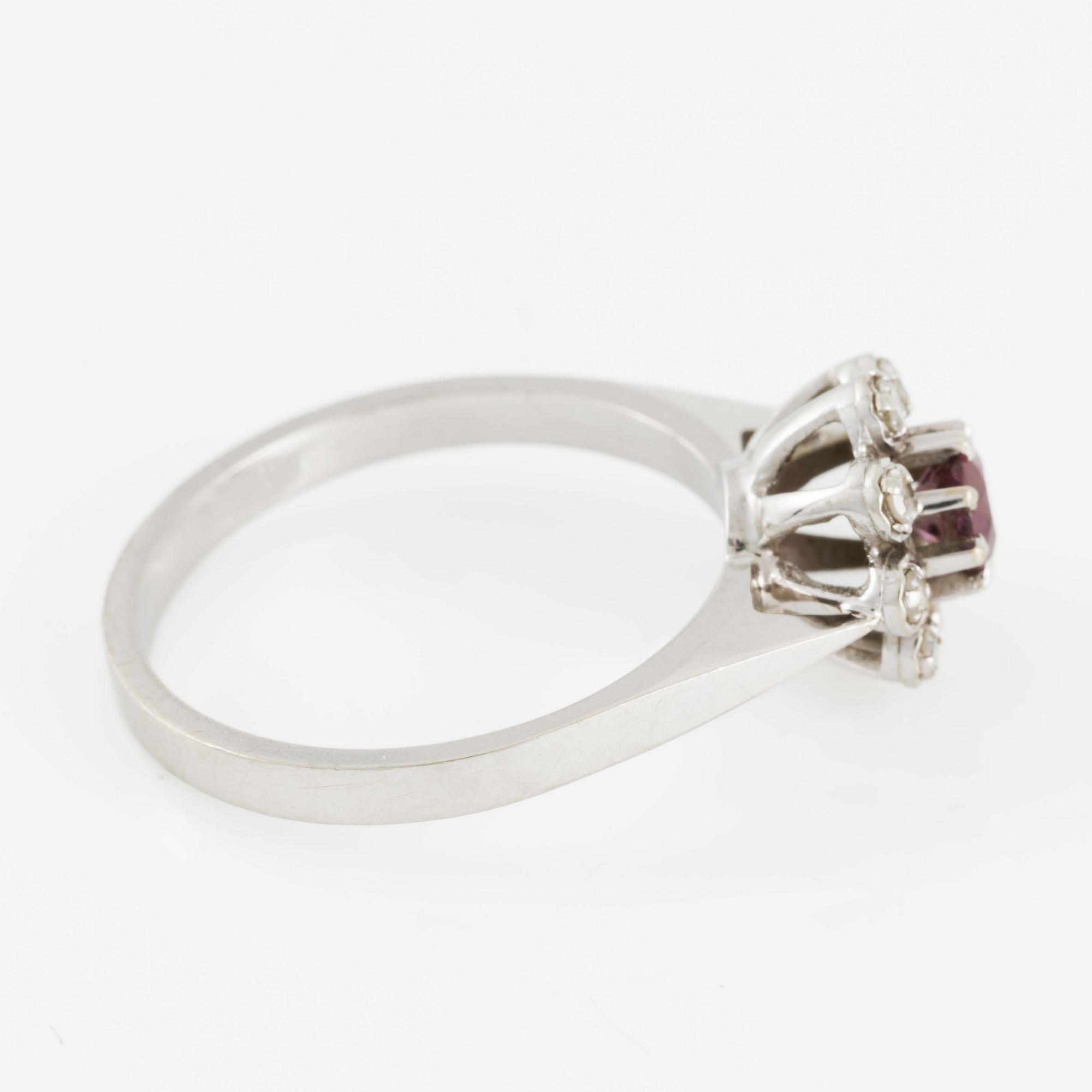 Ring, cameo model, 18K white gold with small diamonds and red-toned stone,.