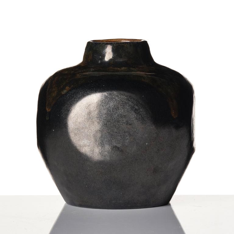 Anders & Bess Wissler, a glazed stoneware vase, Ateljé Solklinten, Mariefred, Sweden 1915.