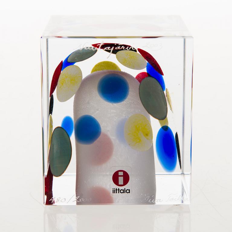 OIVA TOIKKA, An annual glass cube, signed Oiva Toikka Nuutajärvi 2003 and numbered 480/2000.
