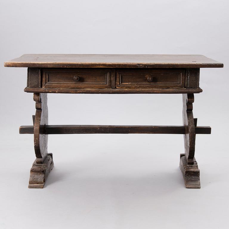 A baroque style wooden table from the 17th/18th Century.