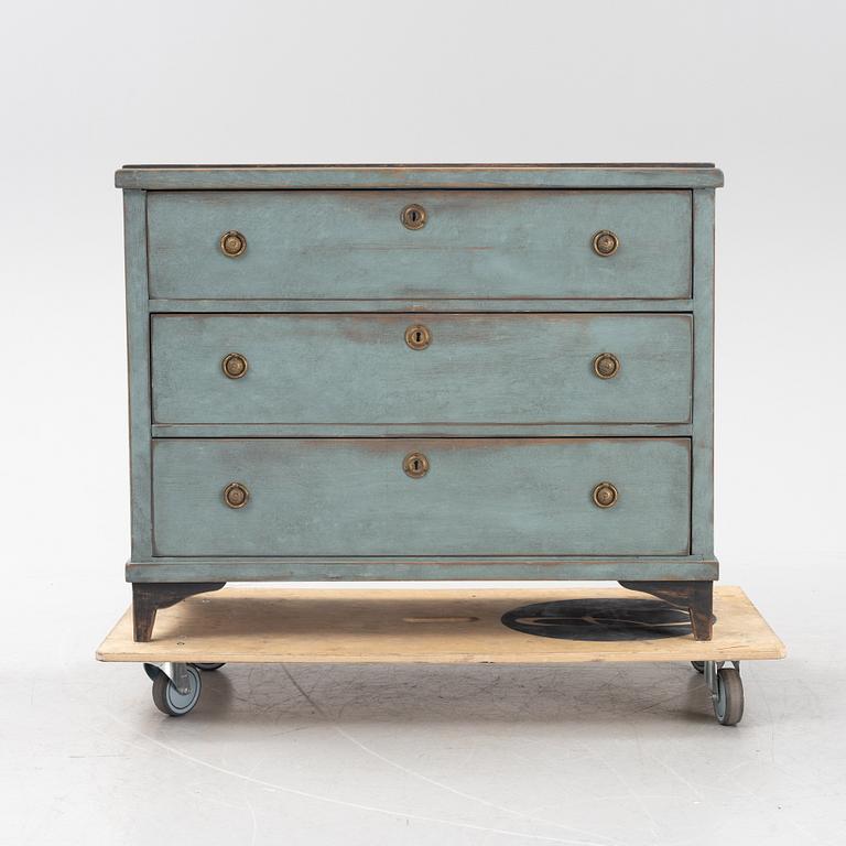 Chest of drawers, first half of the 19th century.