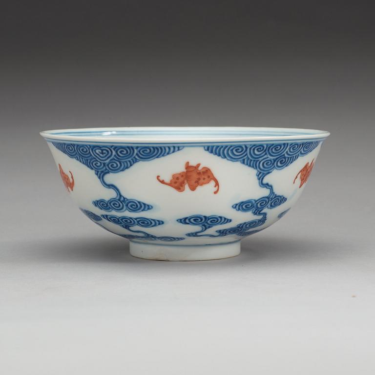 A blue and white 'bats' bowl, late Qing dynasty (1644-1912), with Guangxu six character mark.