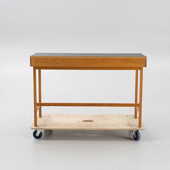 Sara Larsson, a "Mind" desk, for A2.