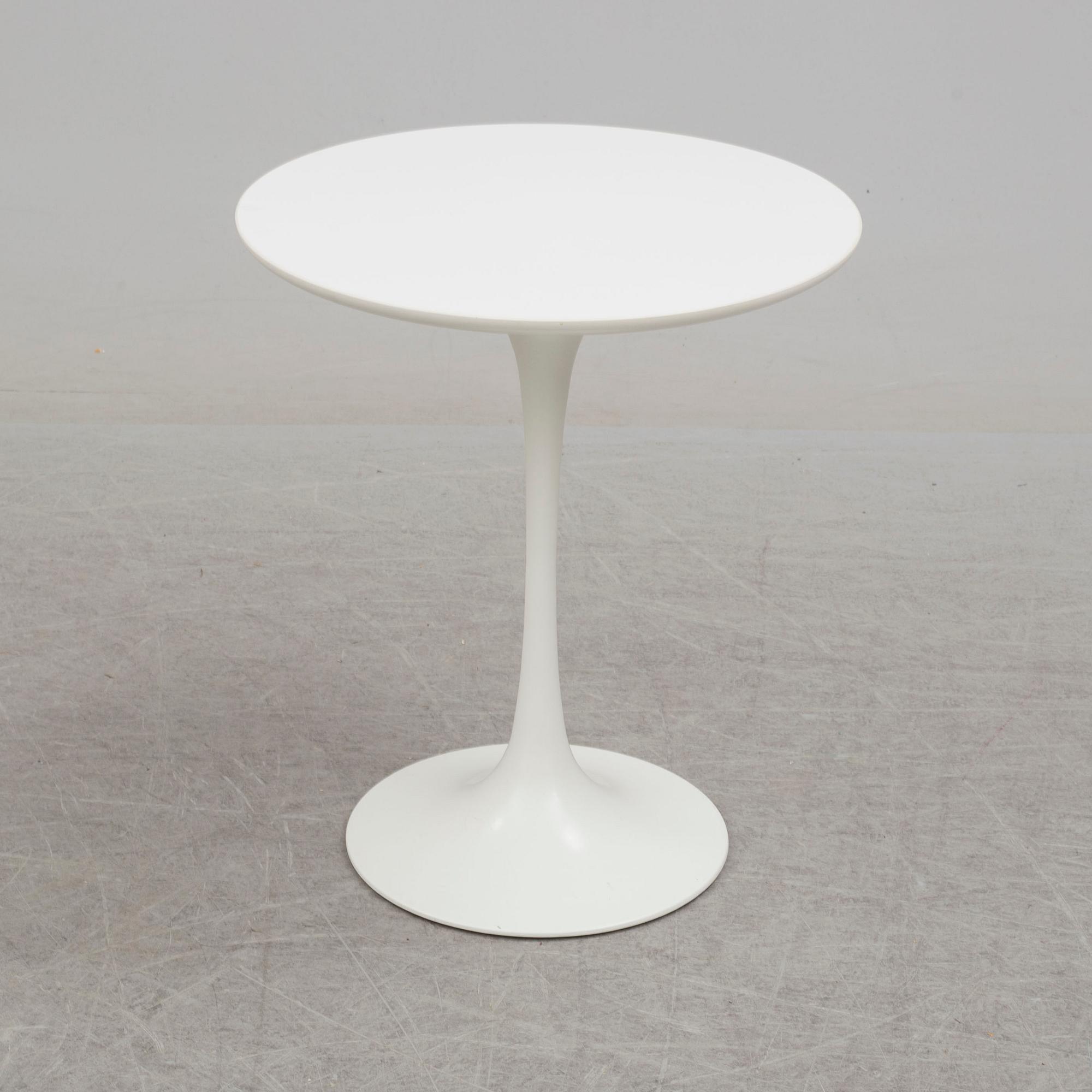 A 'Tulpi' table by Eero Saarinen, Arkana, second half of the 20th century.