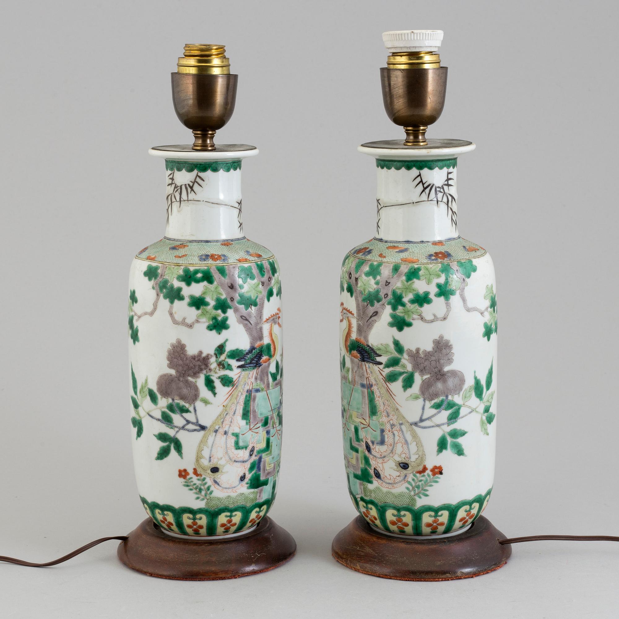 A PAIR OF CHINESE PORCELAIN TABLE LAMPS, 20th century.