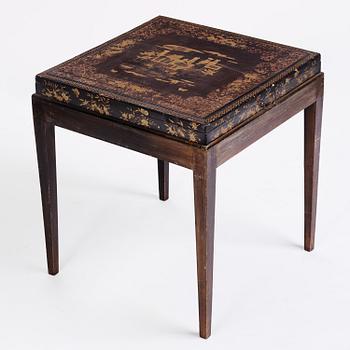 A lacquered table/albumbox with liner, late Qing dynasty.