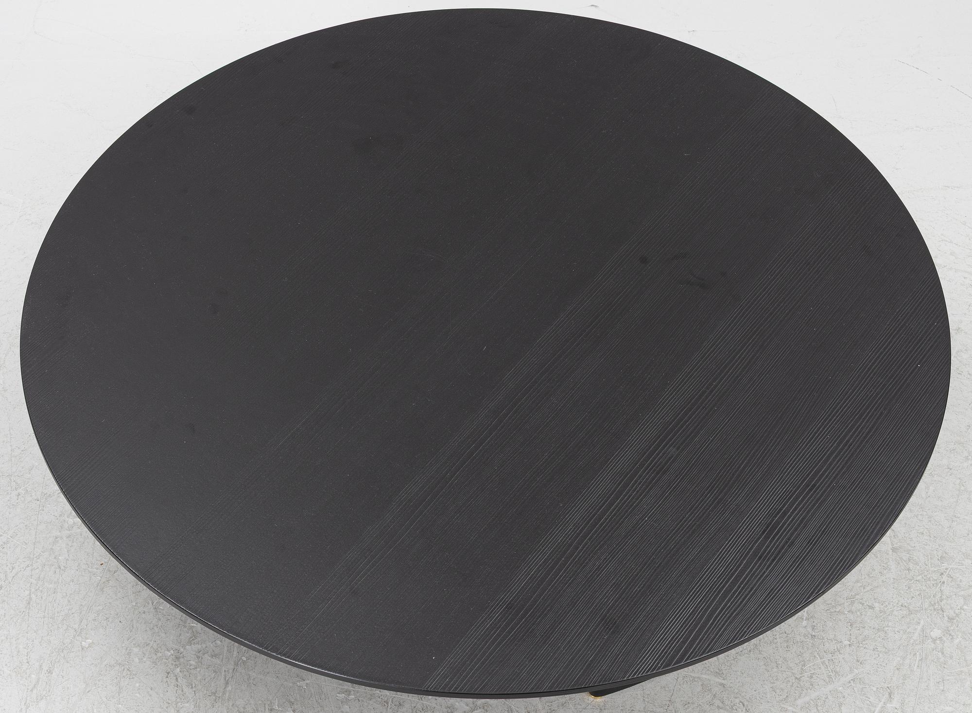 A coffee table, Minotti, Italy, 21st century.
