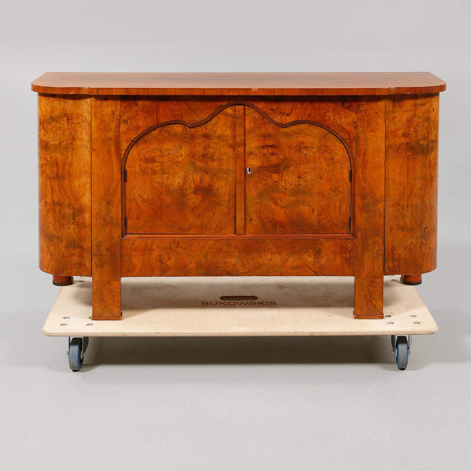 SIDEBOARD, 1900-talets andra kvartal.