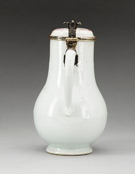 KANNA med LOCK, kompaniporslin med samtida förgylld silvermontering. Qing dynastin, Qianlong (1736-95).