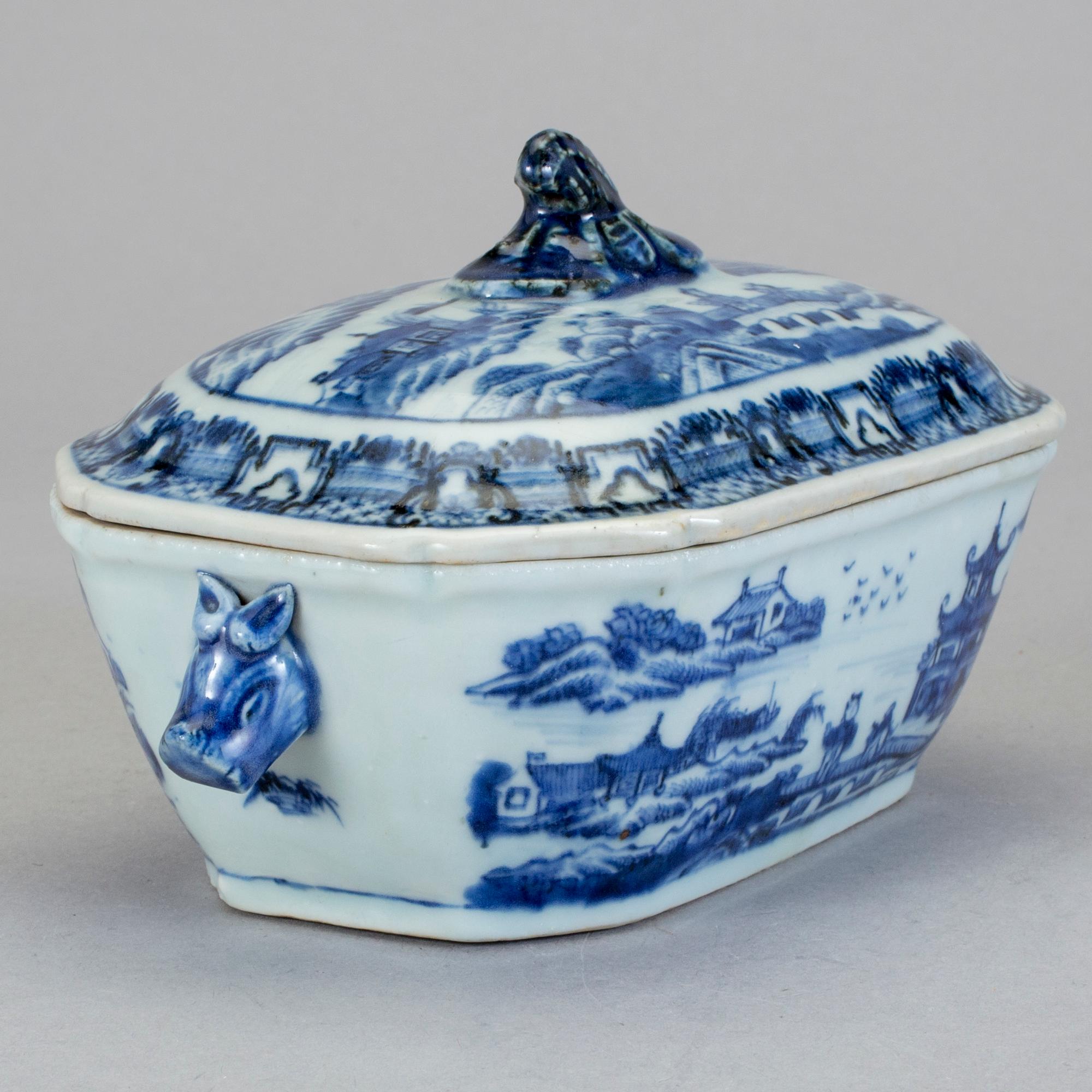 SMÖRTERRIN med LOCK, kompaniporslin. Qingdynastin, Qianlong (1736-95).