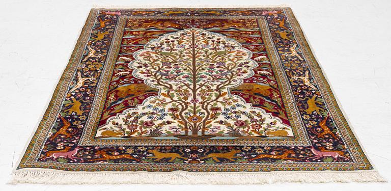 An oriental prayer rug, c. 180 x 125 cm.