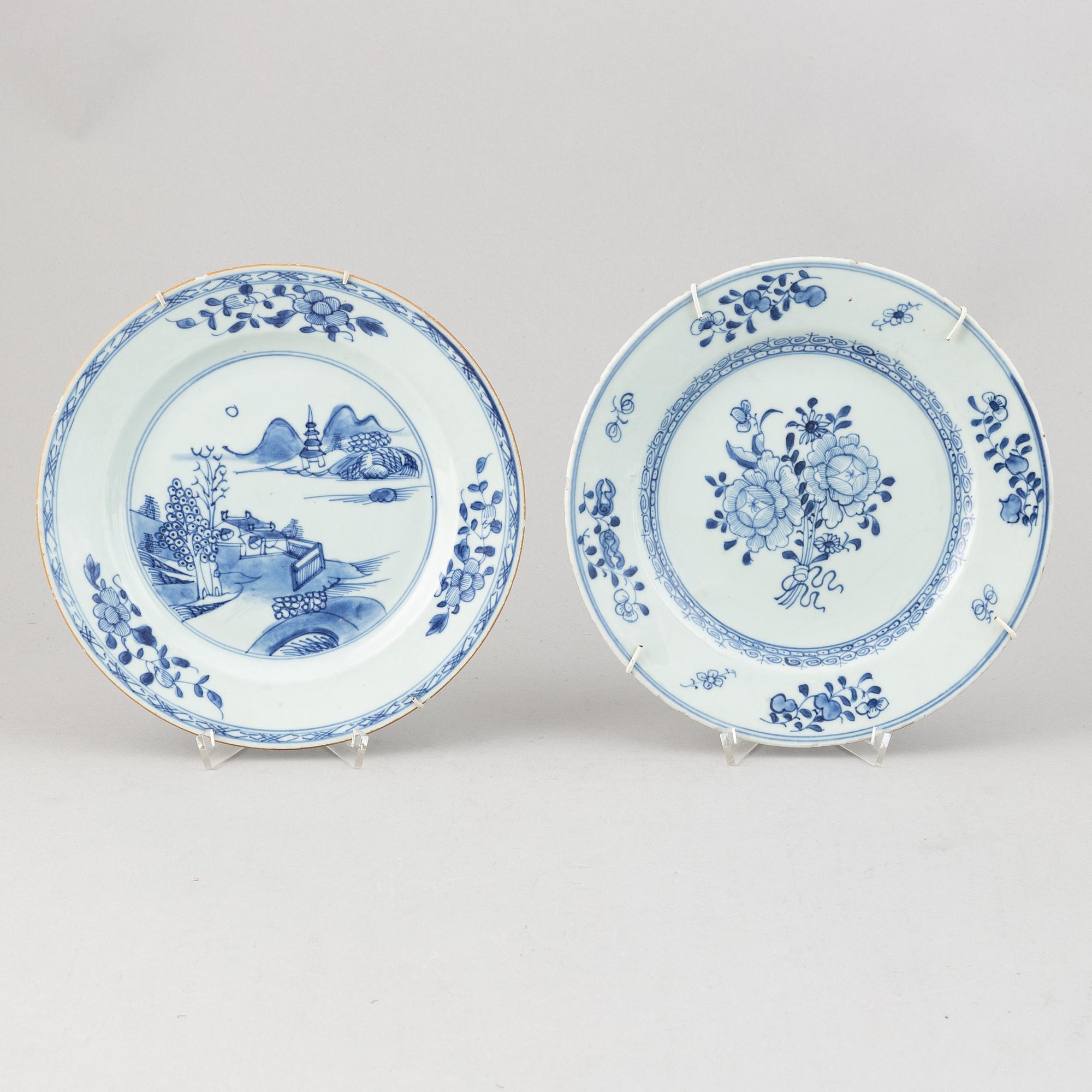 A group of 11 blue and white dinner plates, Qing dynasty, Qianlong (1736-95).