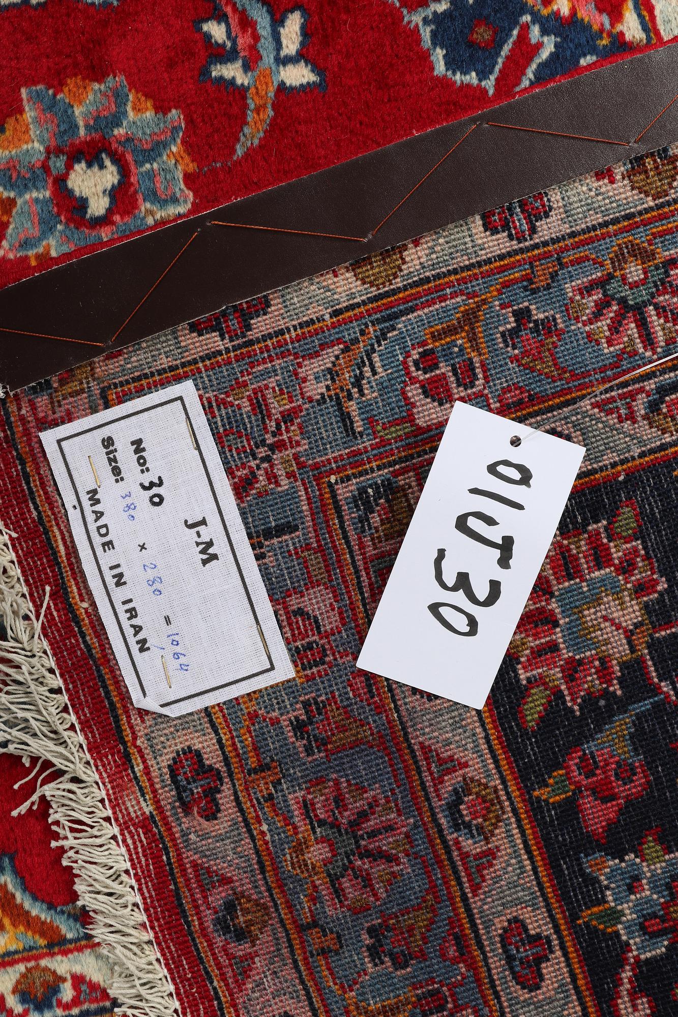 A carpet, Kashan, ca 380 x 280 cm.