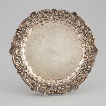 JONATHAN HAYNE (?), a silver tray, London 1825.