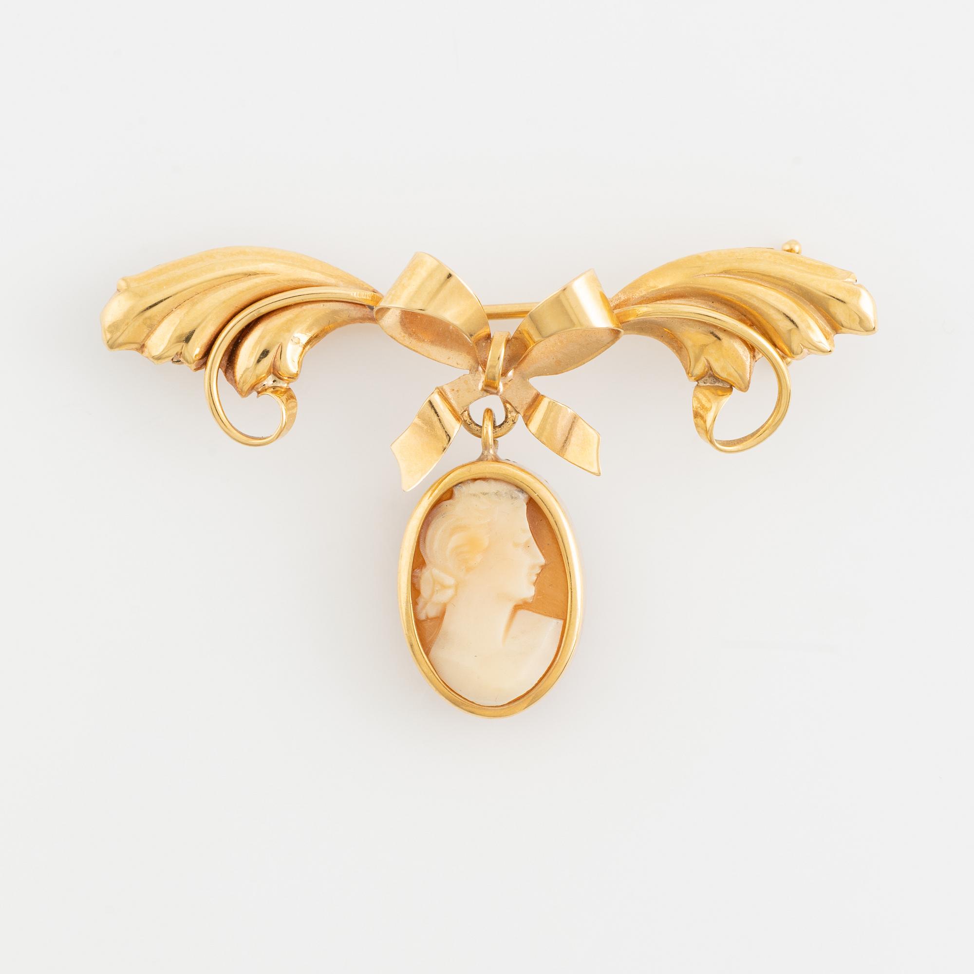 18K gold and shell cameo brooch.