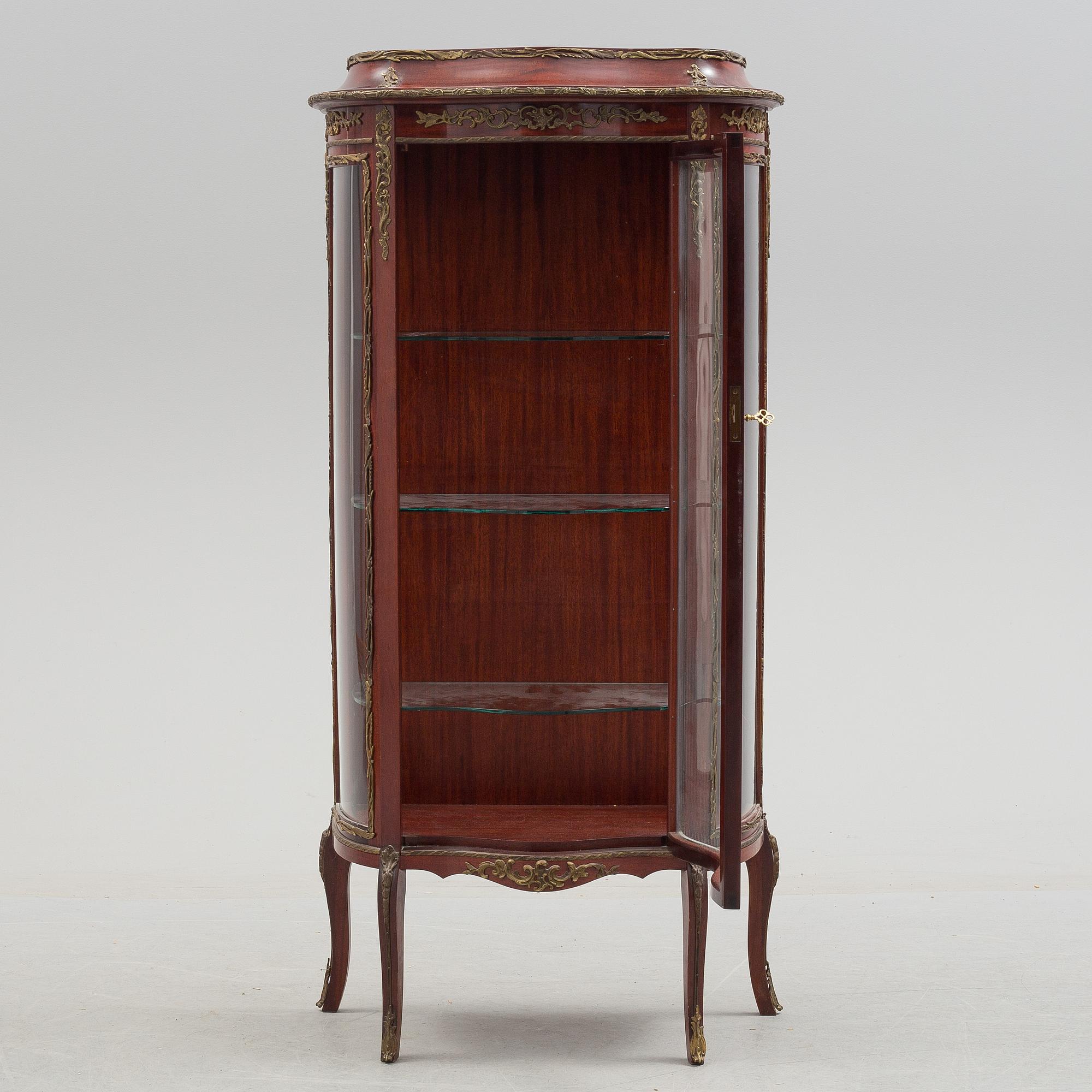 A Louis XV style cabinet, first half of the 20th century.
