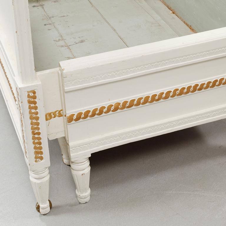 A late gustavian bed, around the year 1800.