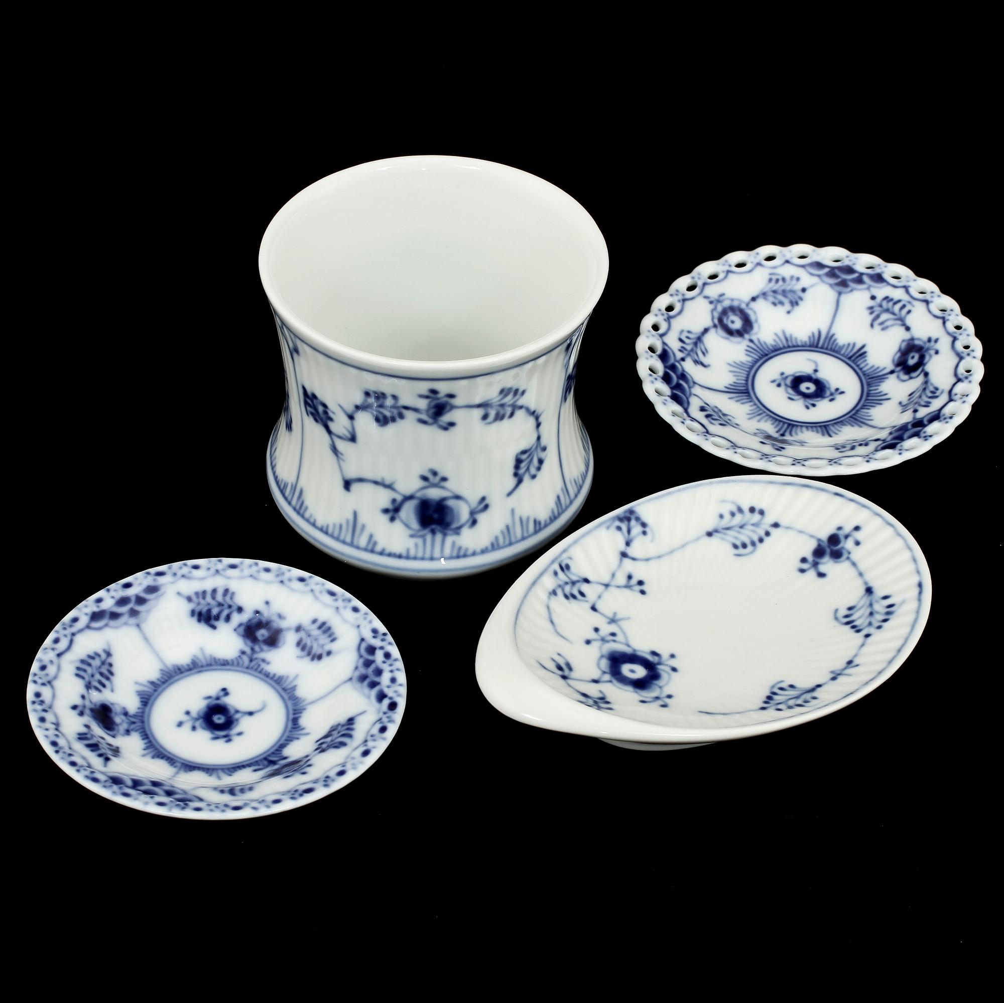 KAFFESERVISDELAR, 49 st, Musselmalet, Royal Copenhagen, 1900-talets andra hälft.