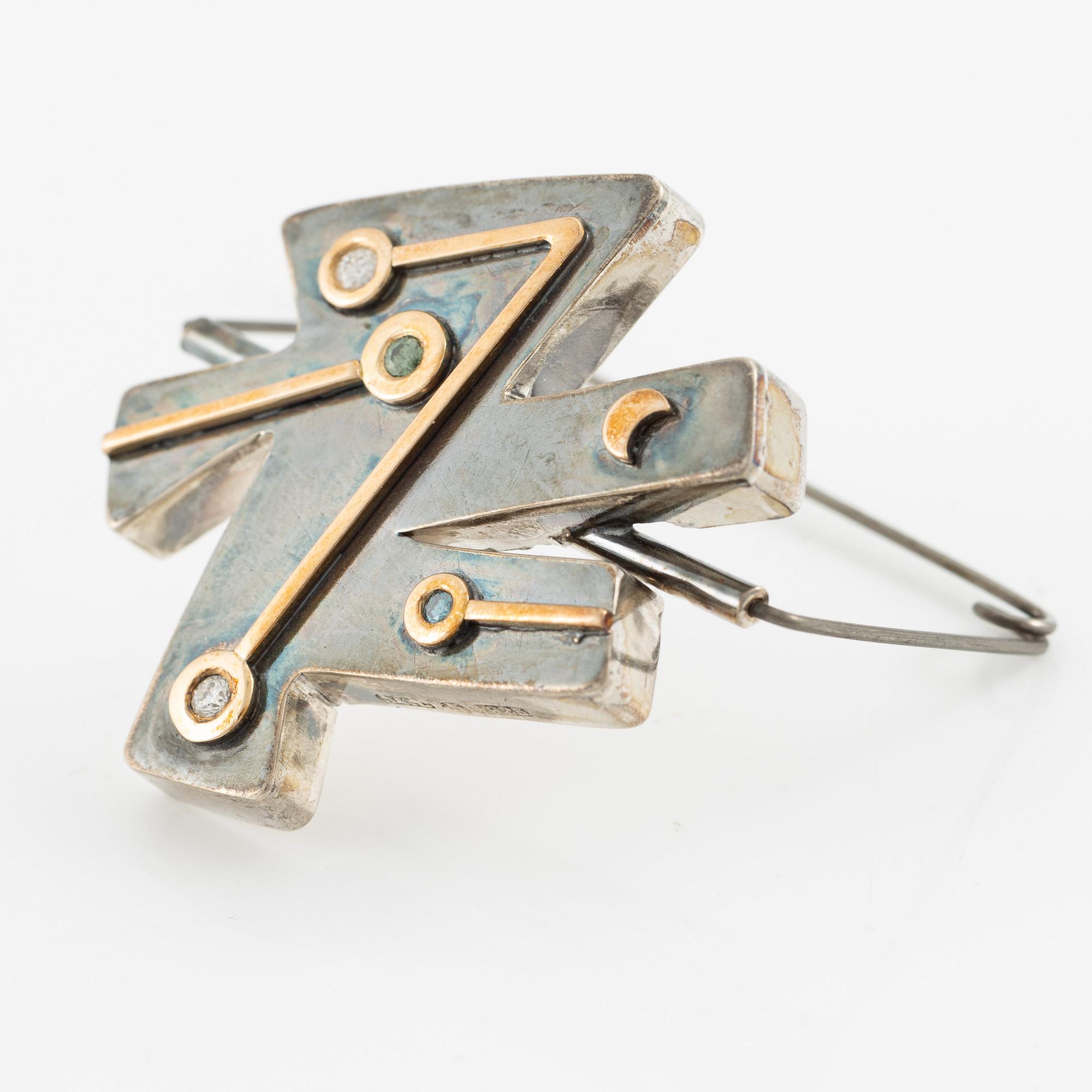 Jan-Christer Lundqvist, brooch, silver with decoration in gold and diamonds, Skövde.