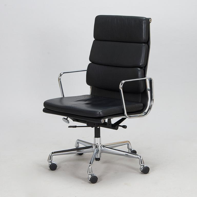 Charles & Ray Eames, kontorsstol, "Soft Pad Chair EA 219, high backrest", Vitra. 2000-tal.