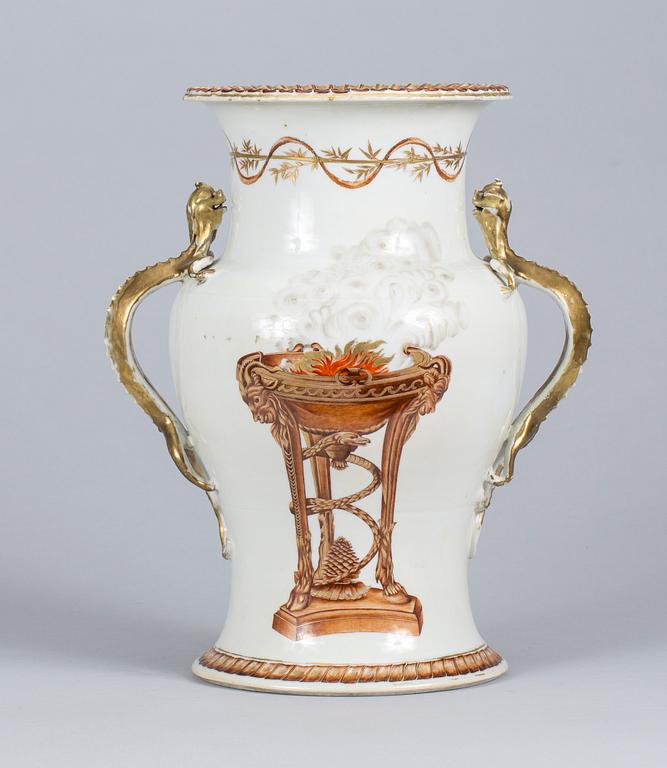 A famille rose vase, Qing dynasty, Jiaqing (1796-1820).