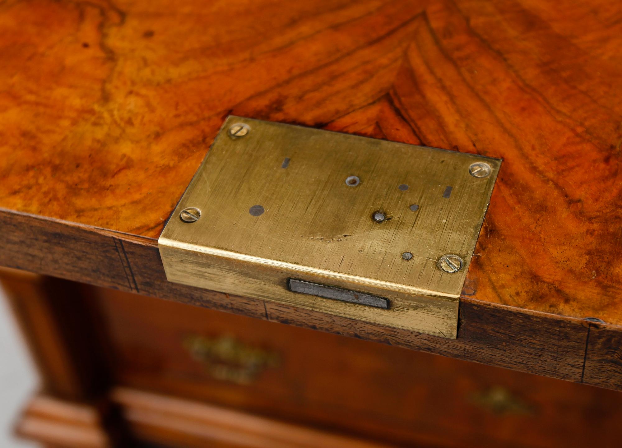 CHIFFONJÉ, 1800-talets andra hälft.