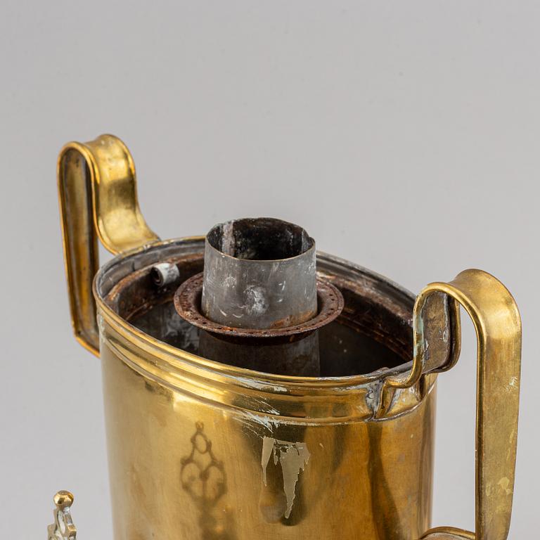 Samovar, mässing, omkring 1900.