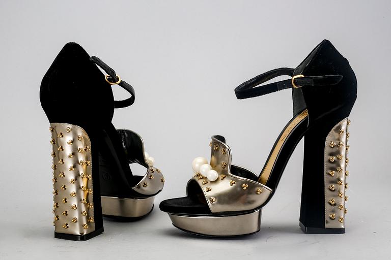 Alexander McQueen, a pair of shoes.