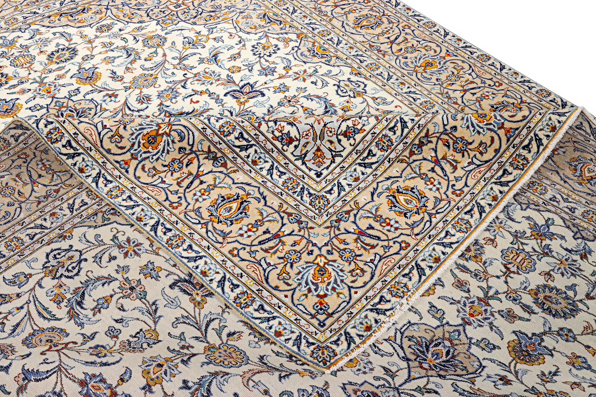 A Kashan carpet, c. 392 x 290 cm.