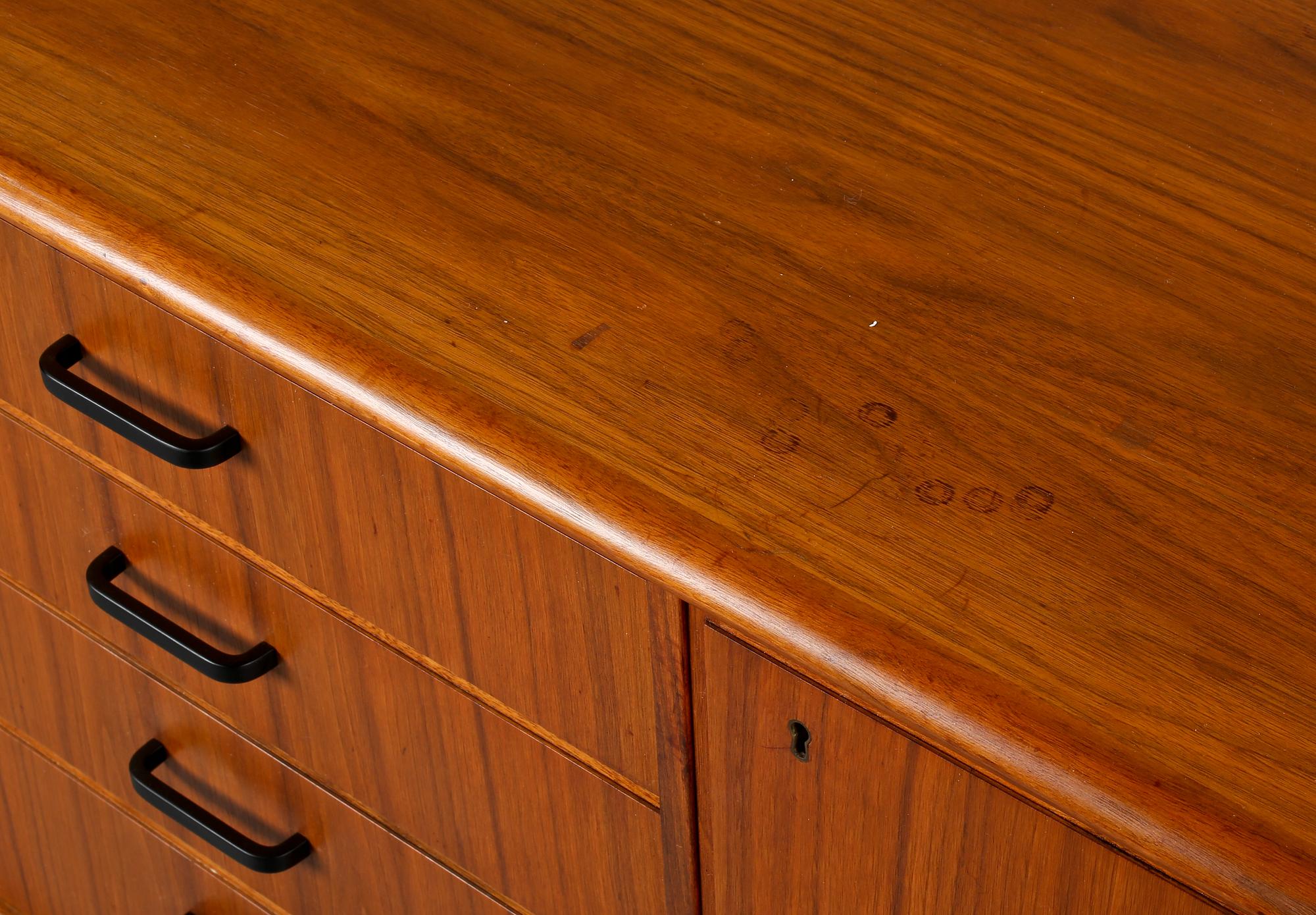 SIDEBOARD, Möbelfabriken Linden, Horda, 1900-talets andra hälft.