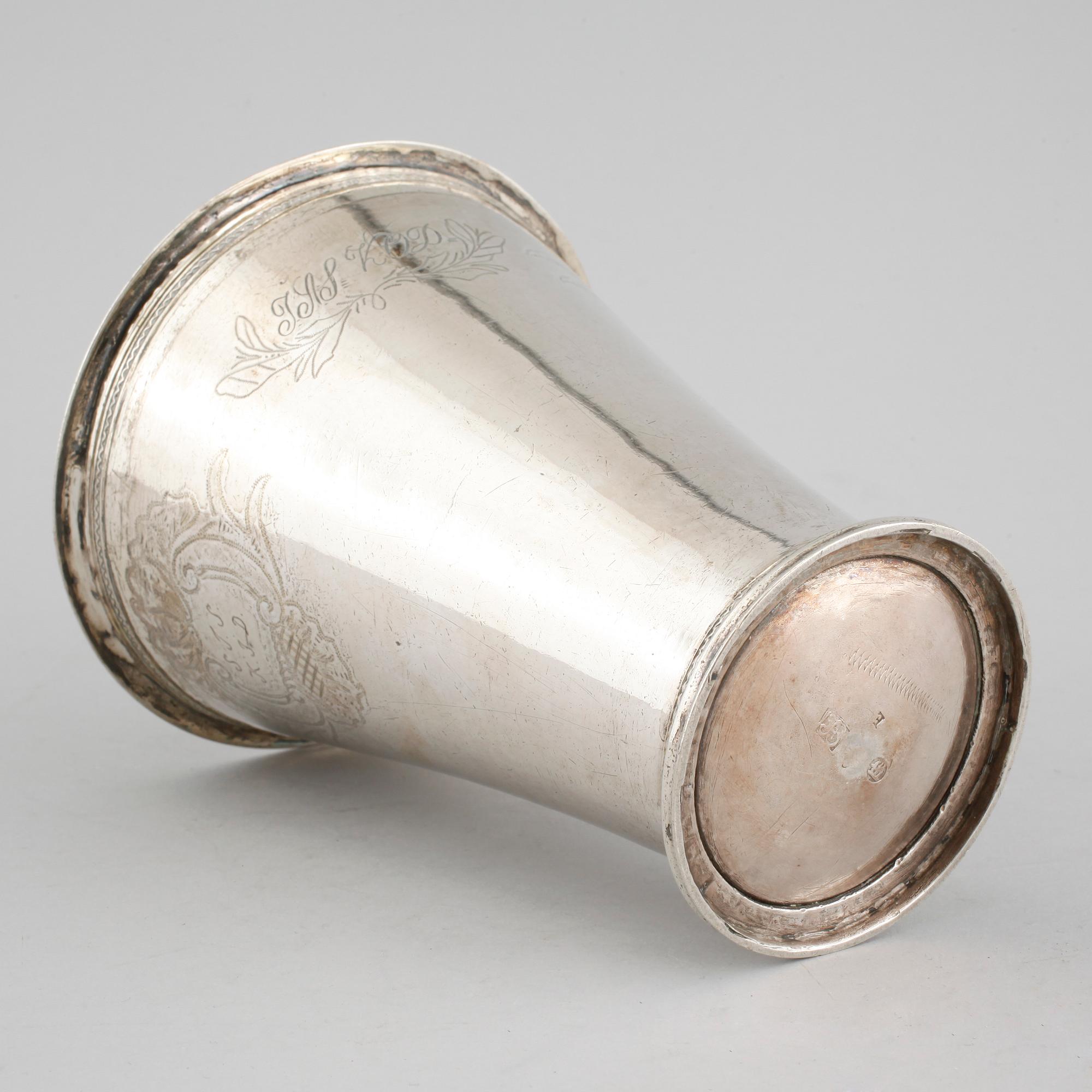 A silver cup by Anders Schotte, active in Uddevalla 1760-1806, weight 263 g.