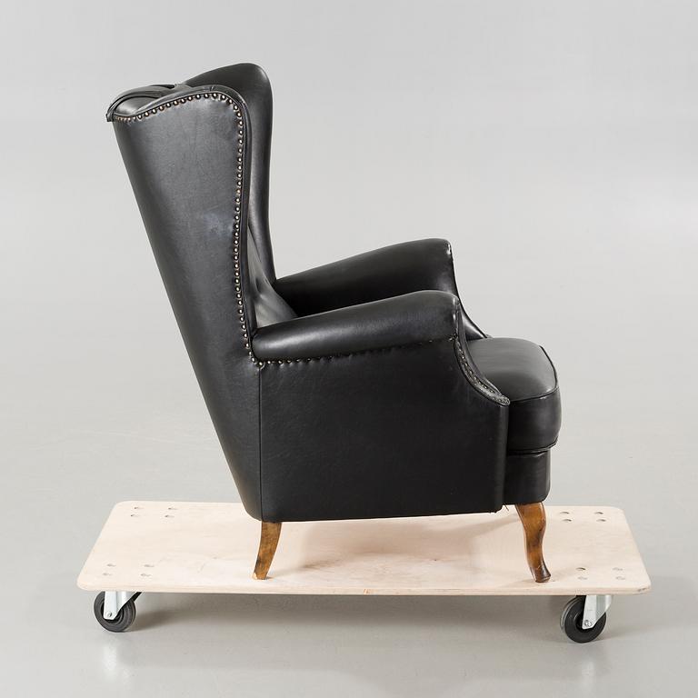 A mid 20th century lounge chair.