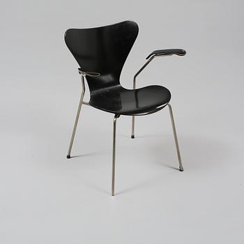 KARMSTOL, "Sjuan", Arne Jacobsen för Fritz Hansen, modell formgiven 1955.