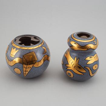 Ulrica Hydman-Vallien, two glass vases, Kosta Boda Artist Collection.