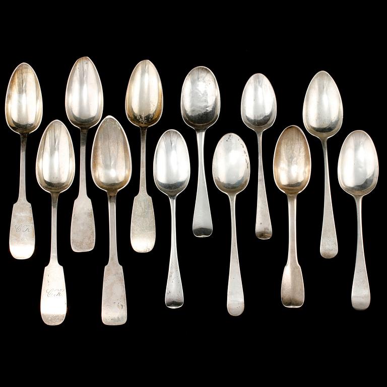 SKEDAR, 12 st, silver, London m.m, 1700/1800-tal. Vikt 680 g.