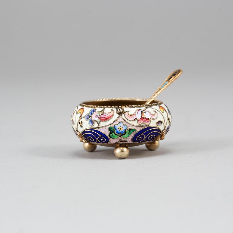 A Russian 20th century silver-gilt and enamled salt-cellar, mark of Maria Semenova, Moscow 1908-1917.